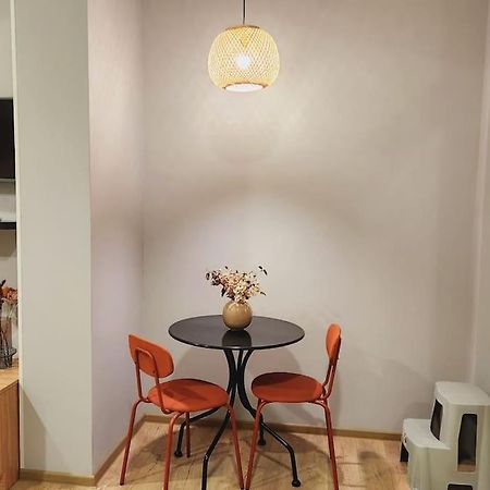 Studio With Balcony In Old City Тбилиси Экстерьер фото