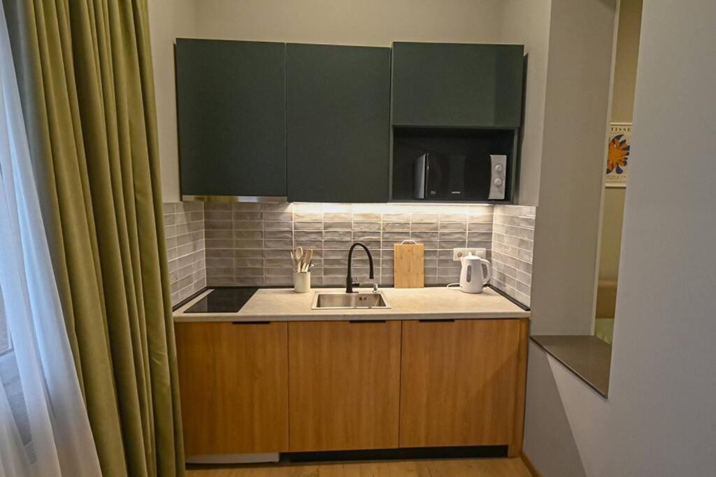 Studio With Balcony In Old City Тбилиси Экстерьер фото