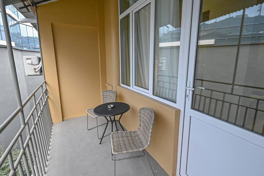 Studio With Balcony In Old City Тбилиси Экстерьер фото