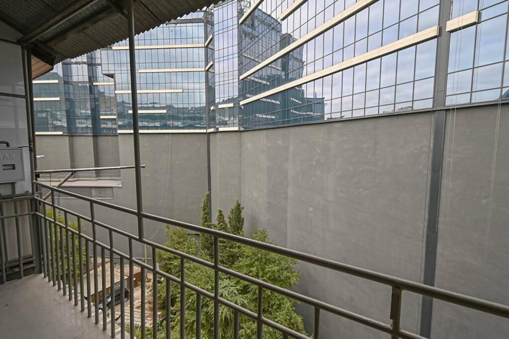 Studio With Balcony In Old City Тбилиси Экстерьер фото