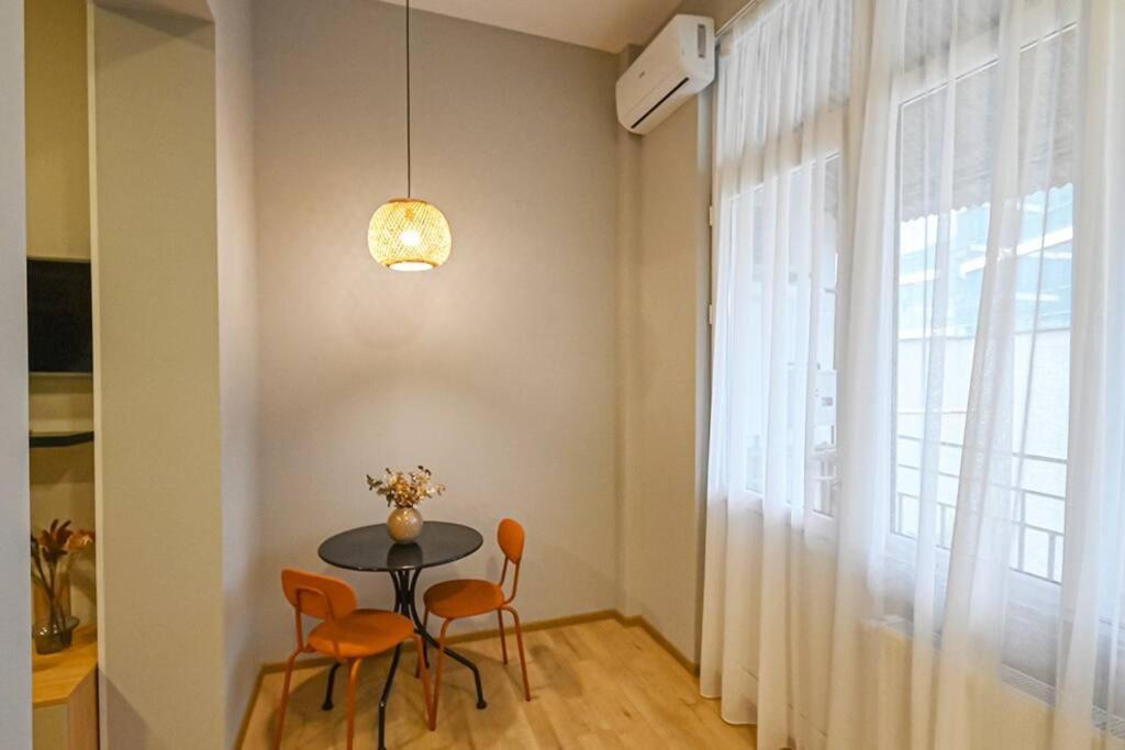 Studio With Balcony In Old City Тбилиси Экстерьер фото