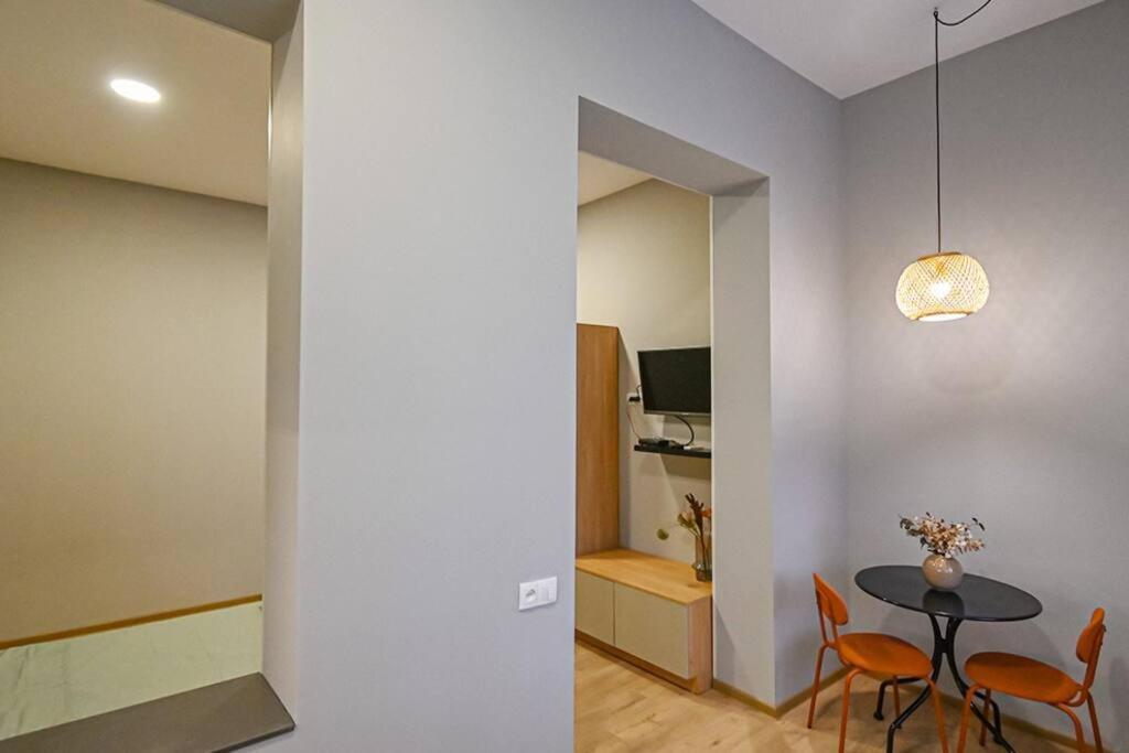 Studio With Balcony In Old City Тбилиси Экстерьер фото