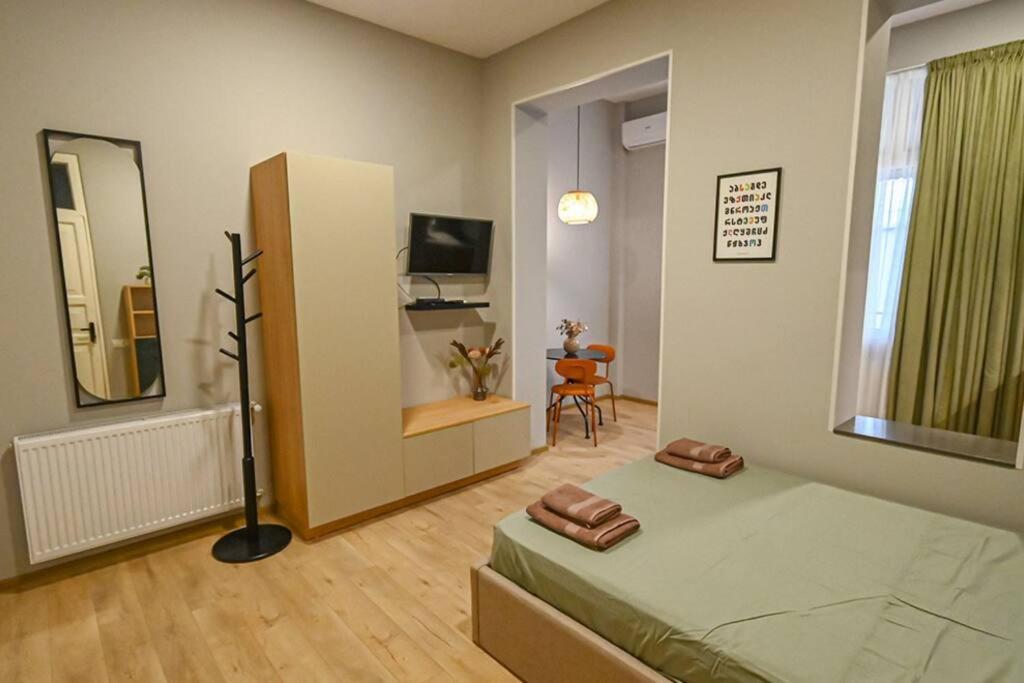 Studio With Balcony In Old City Тбилиси Экстерьер фото